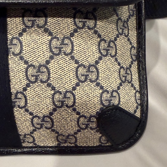 Gucci Blue and Grey Crossbody/Belt Bag with Red Stripe - Picture 4 of 7